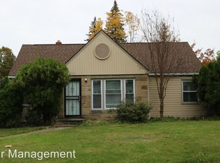 18203 Highland Dr, Maple Heights, OH 44137