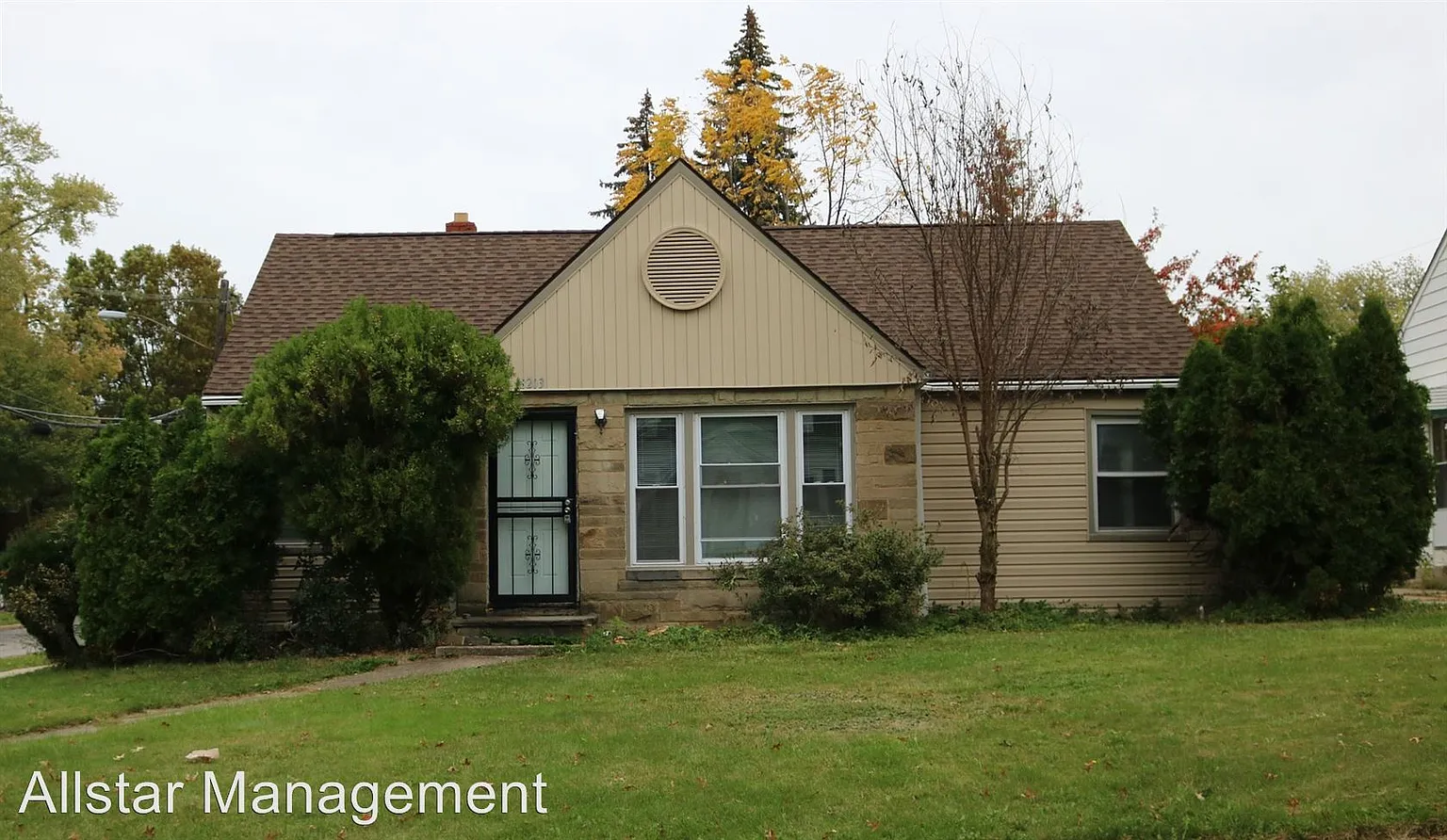 18203 Highland Dr photo 1