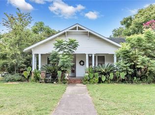 908 Post Oak St, Hearne, TX 77859