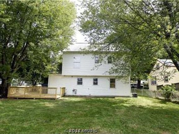 2nd image of 3136 Chepstow Ln