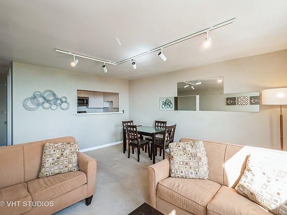 4th image of 2626 N Lakeview Ave APT 1605