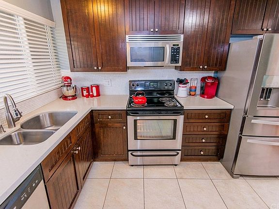 3rd image of 18134 Killion St Unit 1