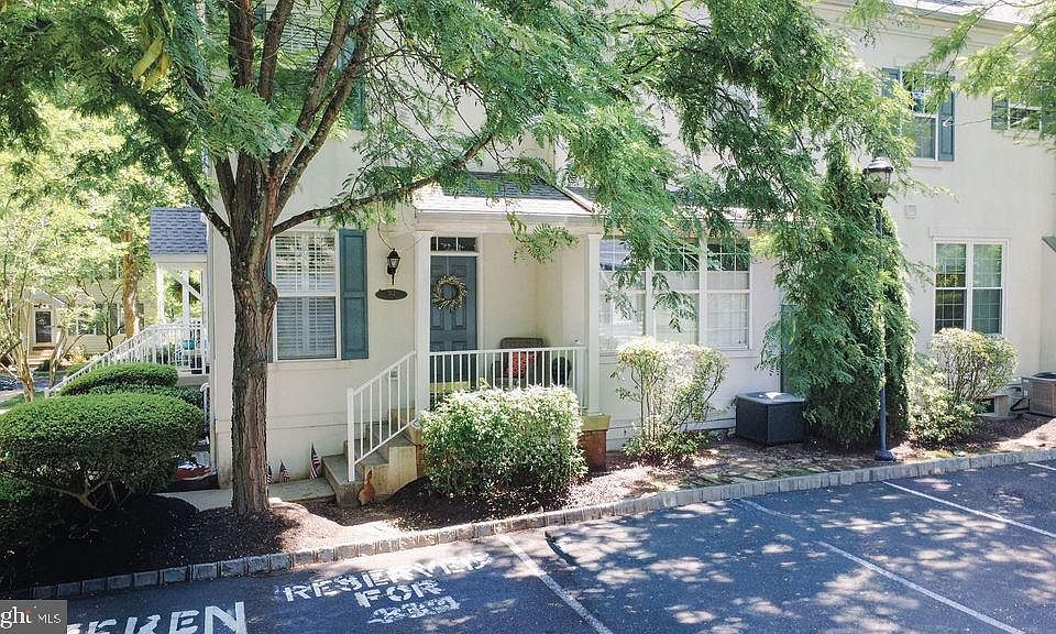 1st image of 312 Lantern Dr