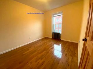 118 Nassau Ave #B, Brooklyn, NY 11222
