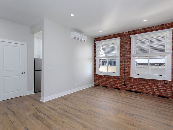 3rd image of 149 S Los Robles Ave APT 202