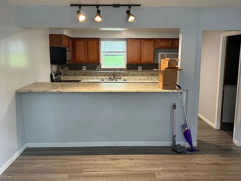 811 S Fairview Rd — Photo 1