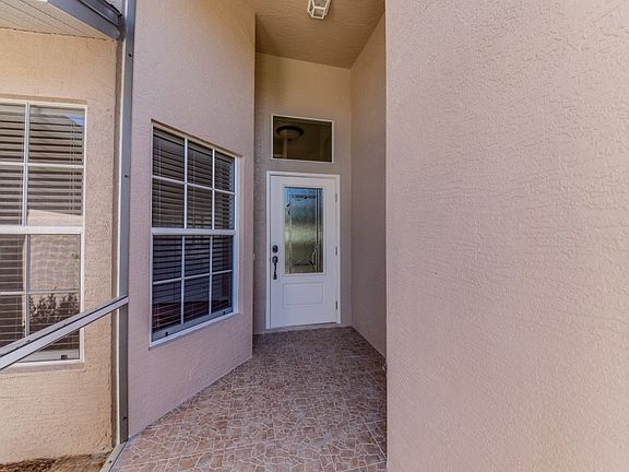 3rd image of 18033 Horseshoe Bay Cir