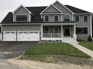 17 Watson Ln, Woburn, MA 01801