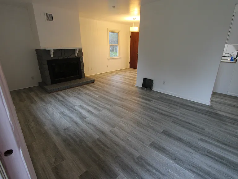 2437 Shannon Ave — Photo 10