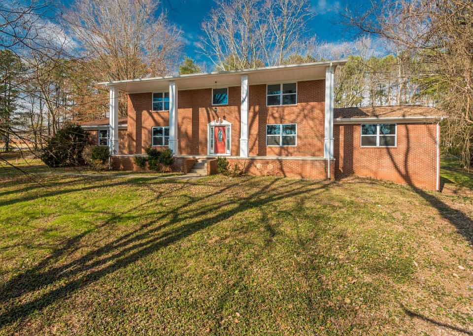 1st image of 304 Calloway Cir