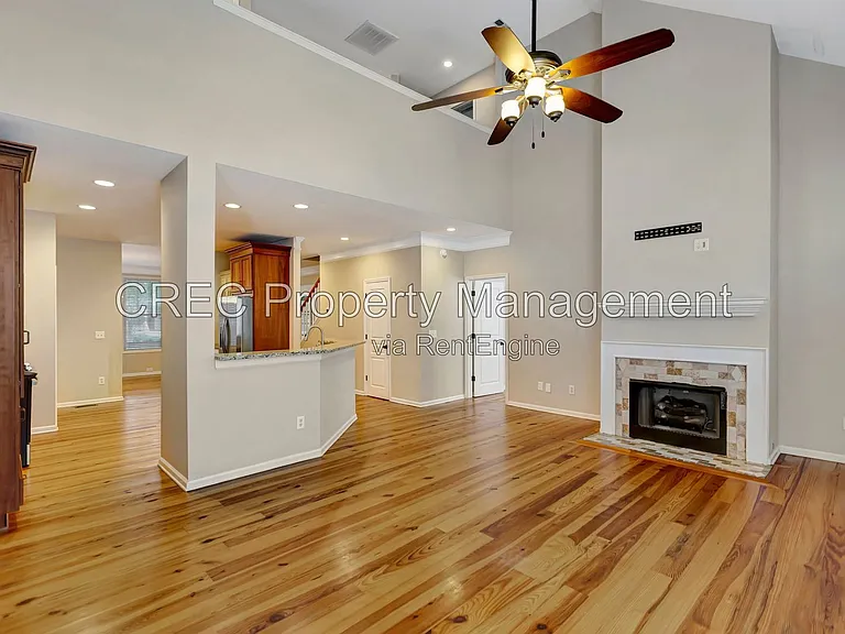 1071 Barfield St — Photo 16