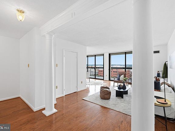 2nd image of 400 Madison St APT 1008