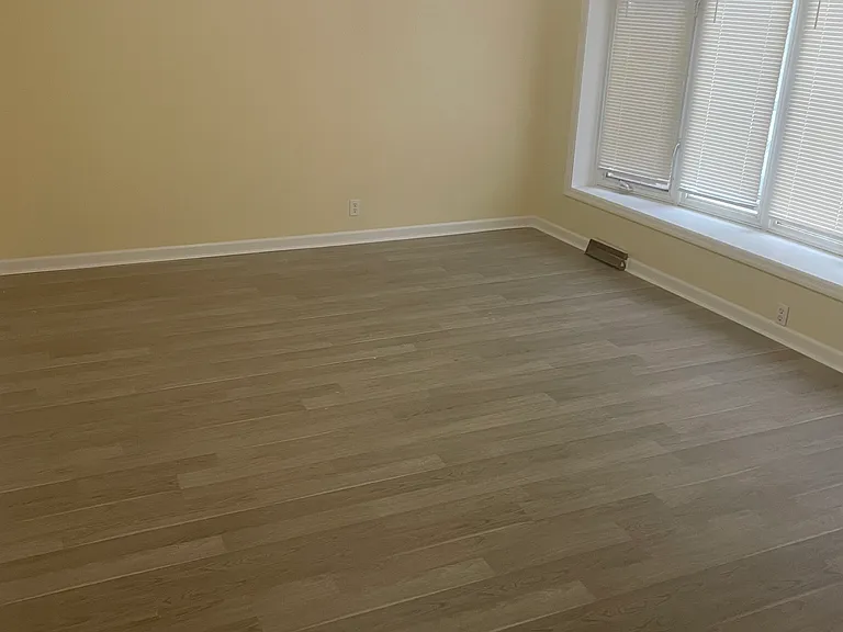 9625 Newton Dr — Photo 4