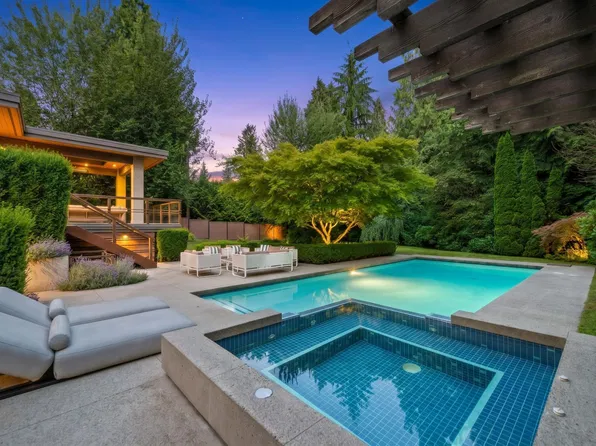 510 Eastcot Rd, West Vancouver, BC V7S 1E4