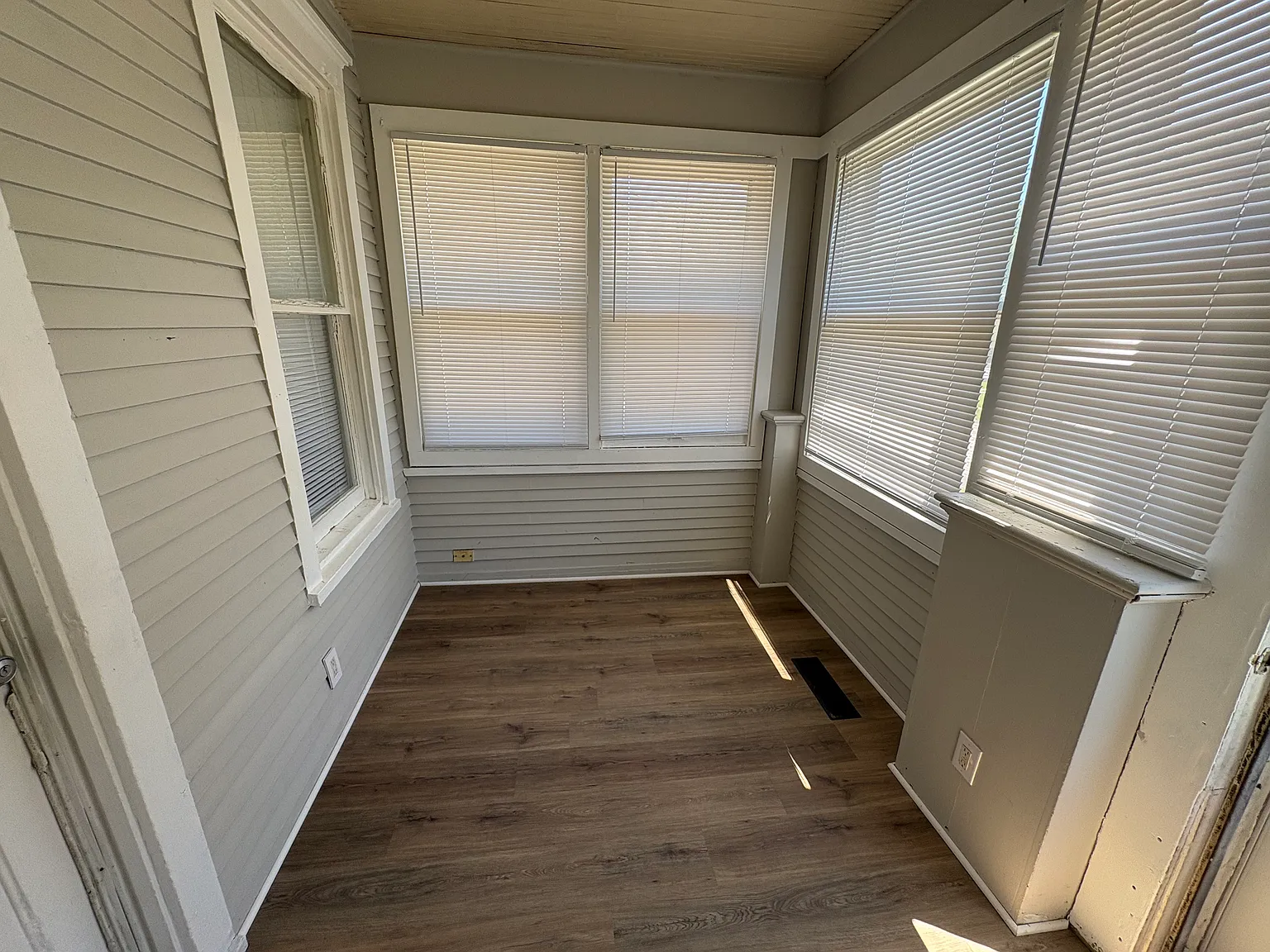 2 bed, 800 sqft, $899 — Photo 2