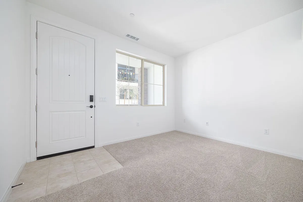 Building Photo - 1749 Laurelwood Way