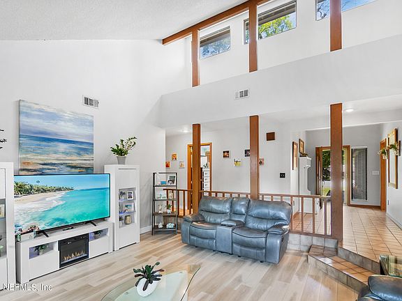 4th image of 2214 HUNTERWOOD Court