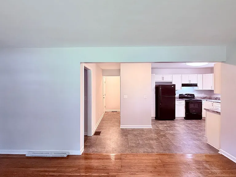 1681 Hadlock St SW — Photo 5