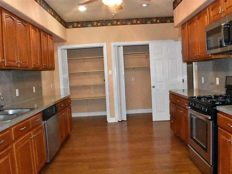 8535 Parkette Dr — Photo 12