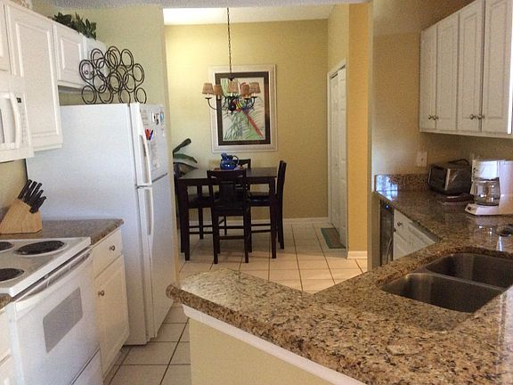 Kitchen & breakfast nook