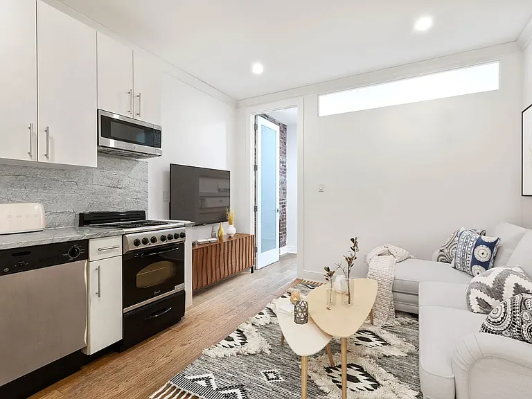 205 E 33rd St #4 — Photo 1