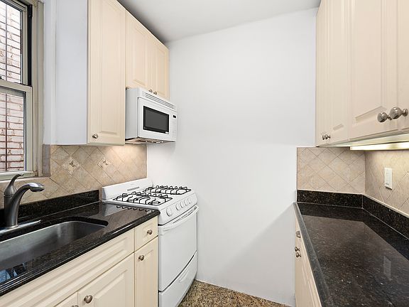 5th image of 330 E 58th St #D5