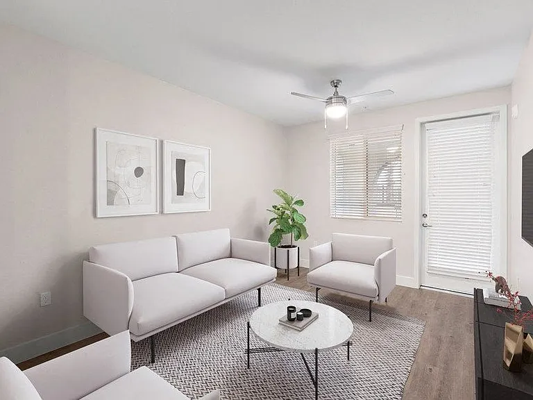 Vernola Marketplace Luxury Apartments — Photo 5