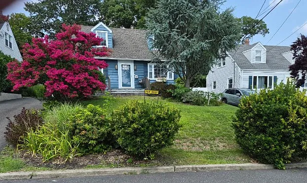 another outside front on view of this attractive home in cranmoor manor,