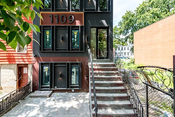 Rented by Rennit Inc. | media 45