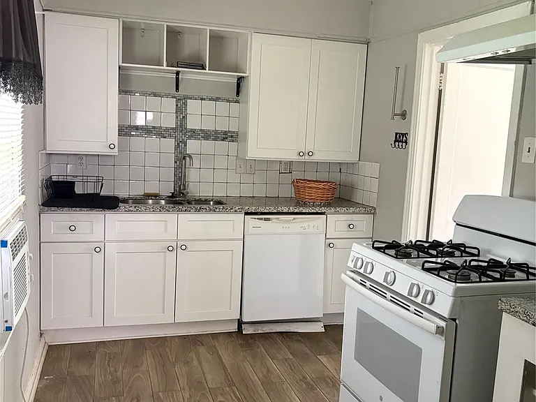 3935 Cosby St — Photo 9