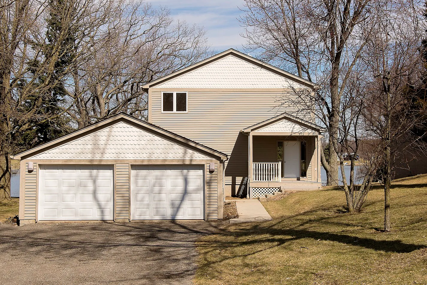 1586 Lake Metamora Dr photo 1