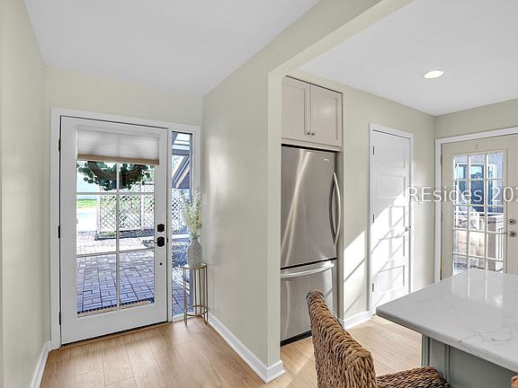 5th image of 11 Stable Gate Rd