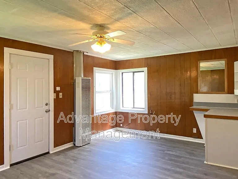1415 W 4th St — Photo 3