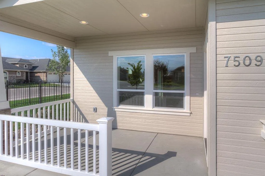 Inviting Front Porch - 7509 Froman Ave