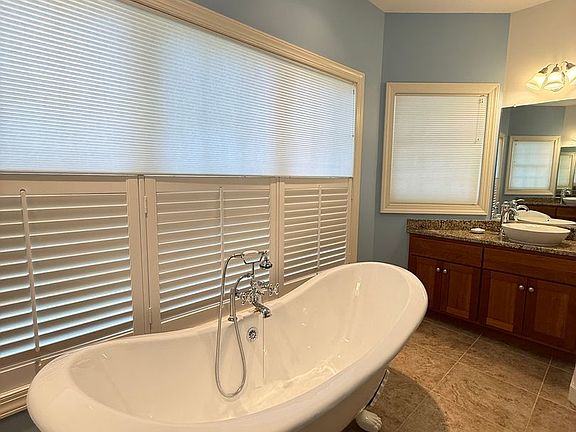 5th image of 142 Riverview Plantation Dr