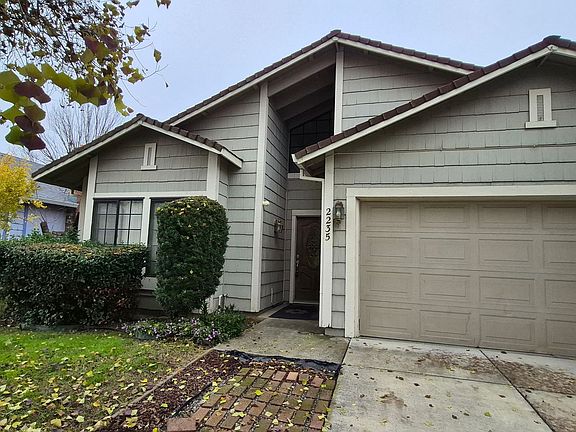 3rd image of 2235 Coroval Dr