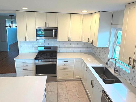 4th image of 2211 Central Ave