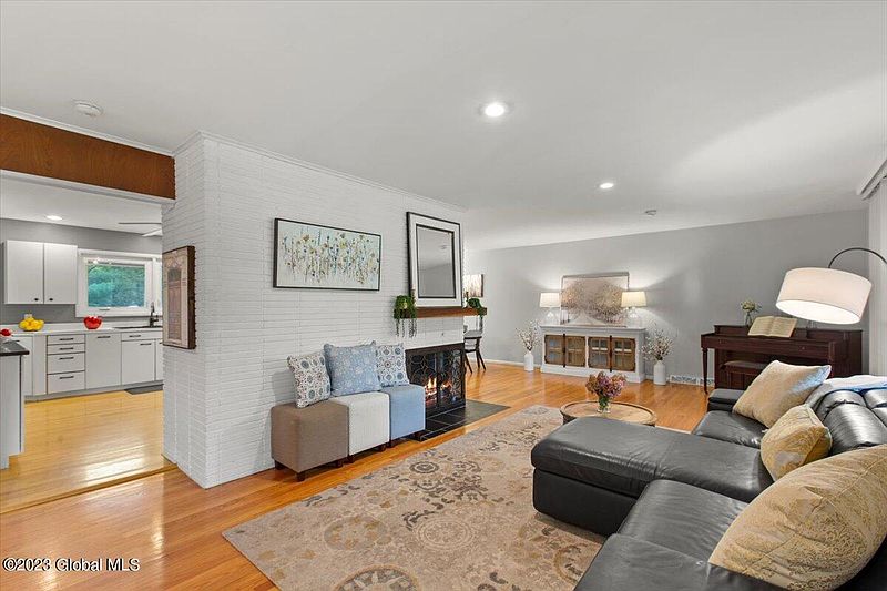 4th image of 120 Euclid Avenue