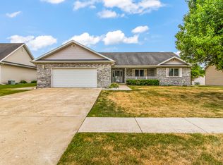 521 Hollyberry Ln, Bourbonnais, IL 60914