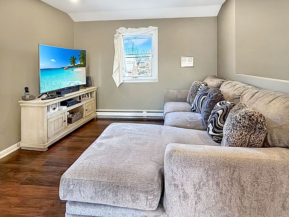 2nd image of 154 Charlton Ave Floor 2