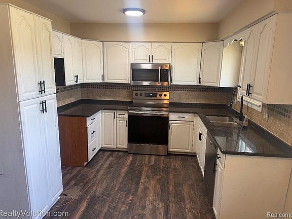 4th image of 1278 N Van Dyke Rd