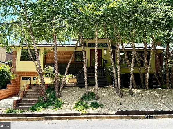 8226 W Beach Dr NW, Washington, DC 20012
