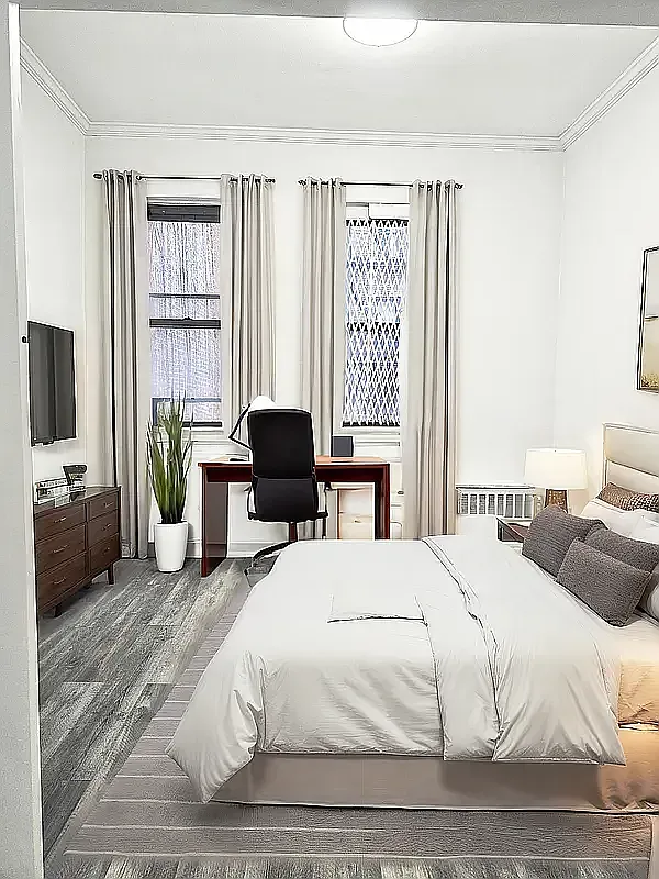 338 East 14th Street — Photo 2