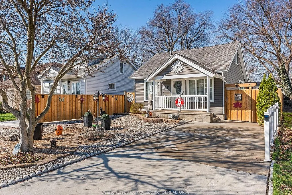 341 Frank Ave photo 1