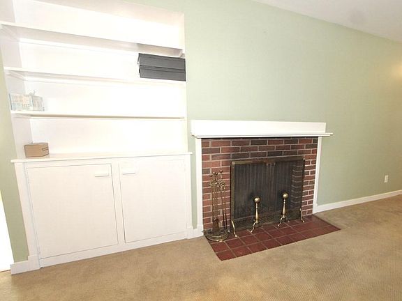 3rd image of 27 Fairchild Dr