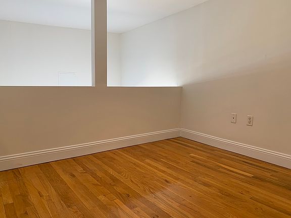 3rd image of 525 W 49th St APT 6F