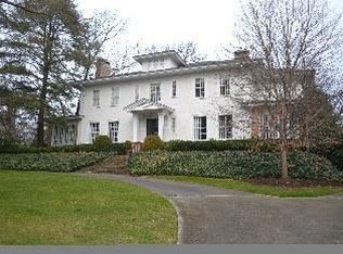 401 Brady Point Rd, Signal Mountain, TN 37377