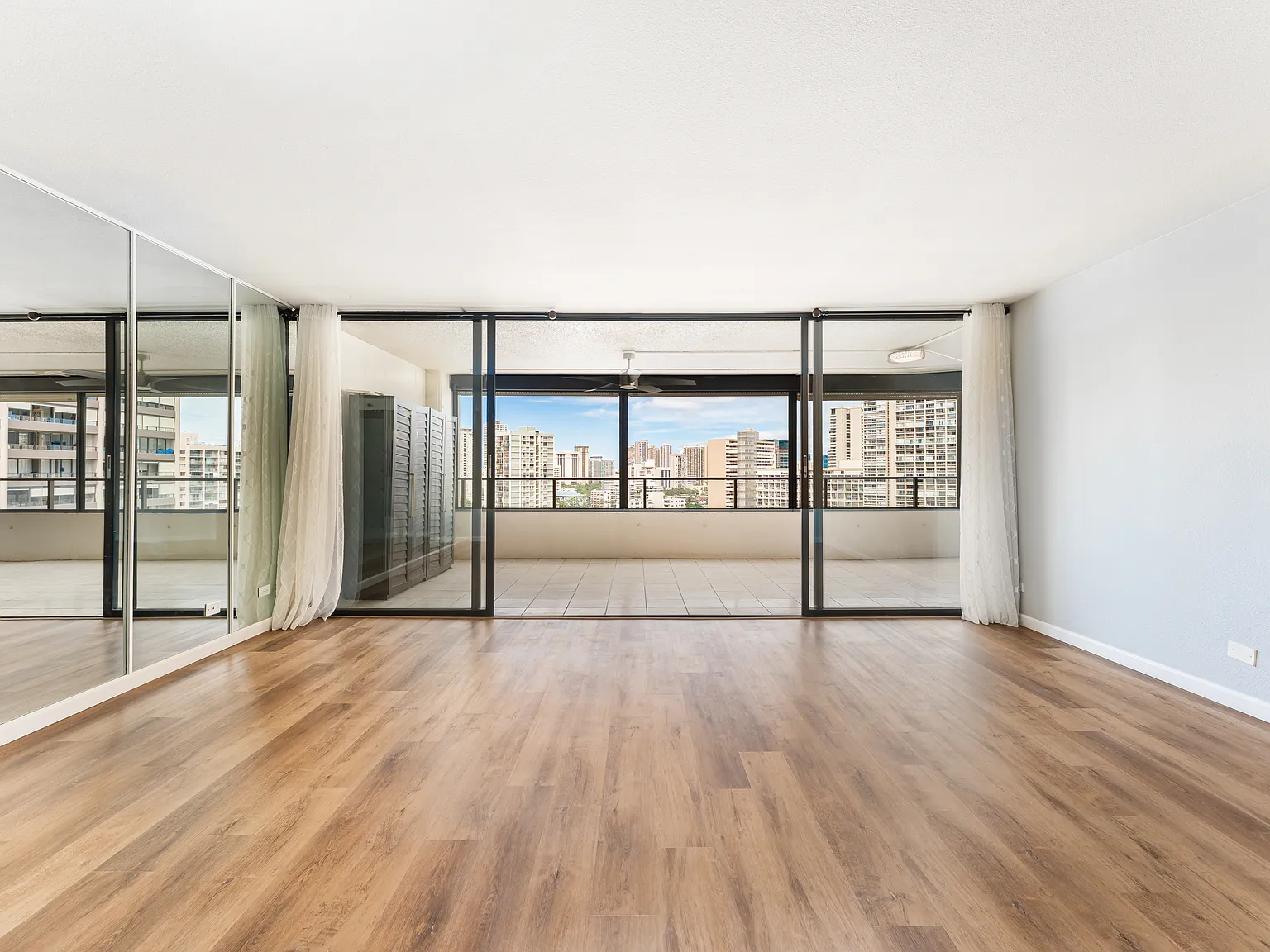 2 bed, 1082 sqft, $3,800 — Photo 2