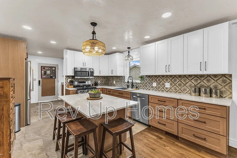 2 bed, 2.0 bath, 1350 sqft, $1,750 — Photo 2