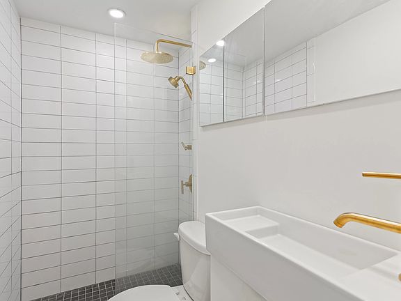5th image of 240 E 32nd St APT 4-B
